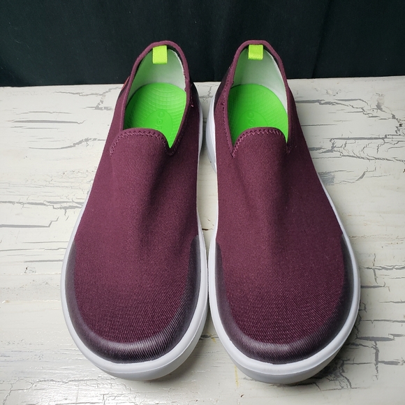 OOFOS OOmg eeZeeLow Sneakers in Burgundy - Women's size 9.5 - Picture 3 of 13